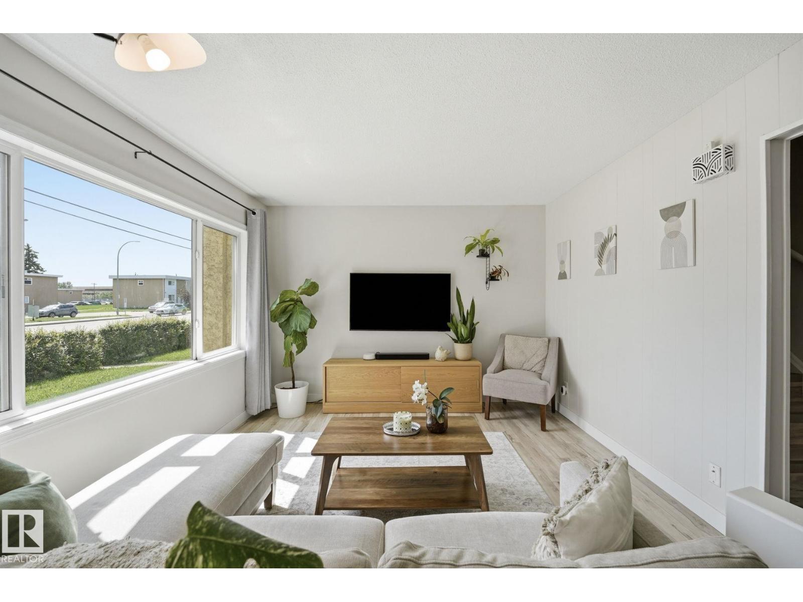 10622 51 AV NW - 4