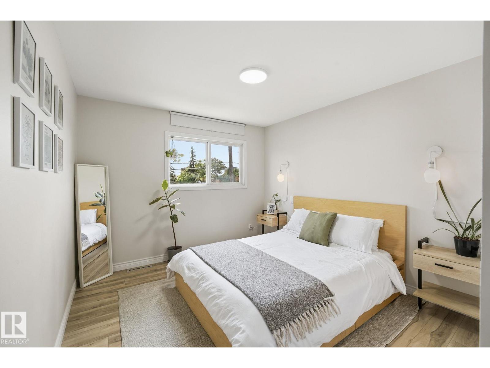 10622 51 AV NW - 12