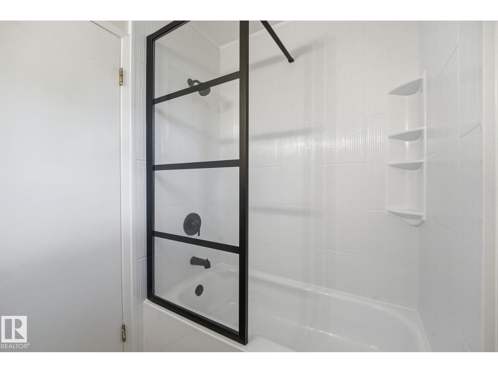 10622 51 AV NW - 14