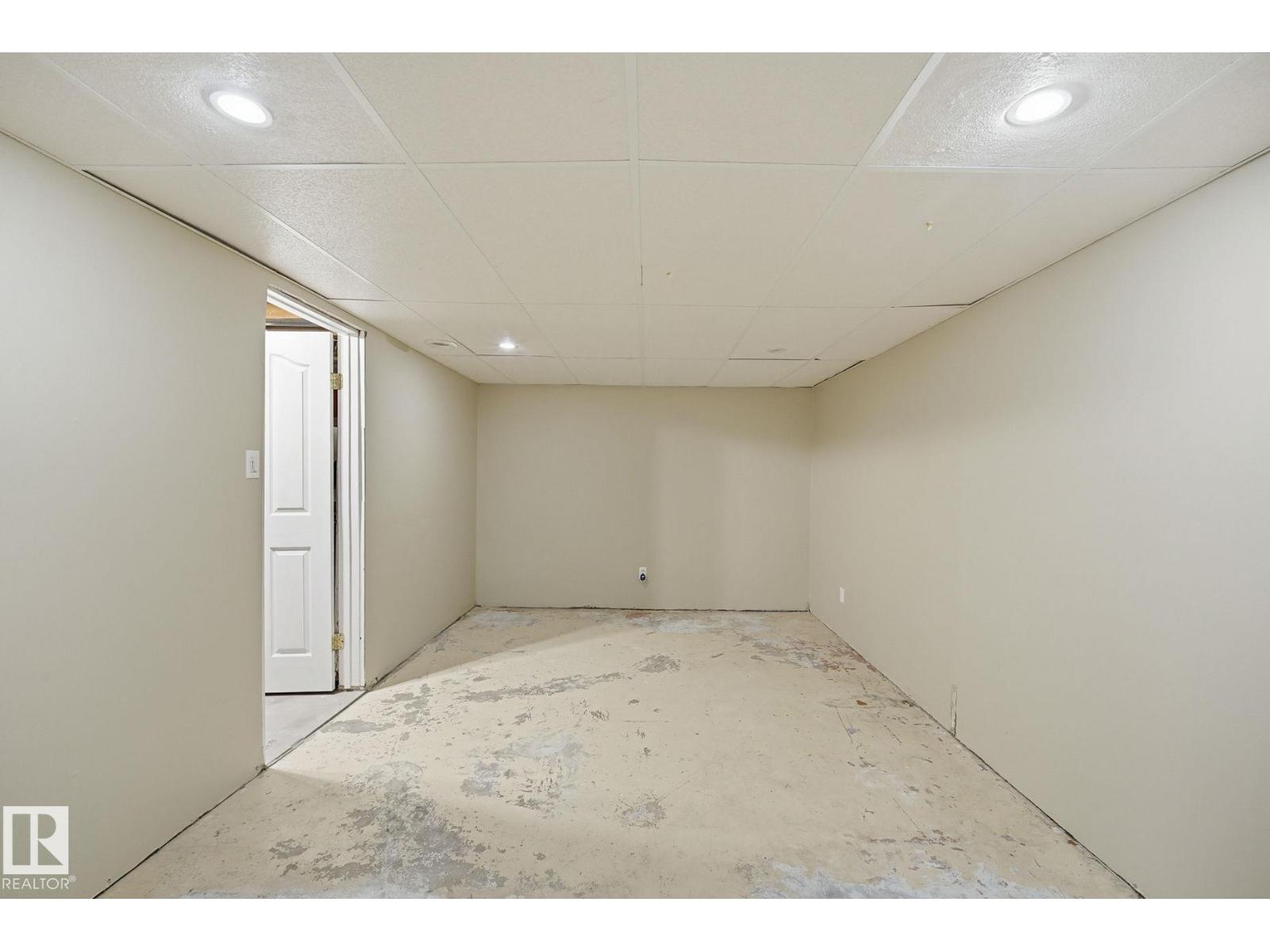 10622 51 AV NW - 17