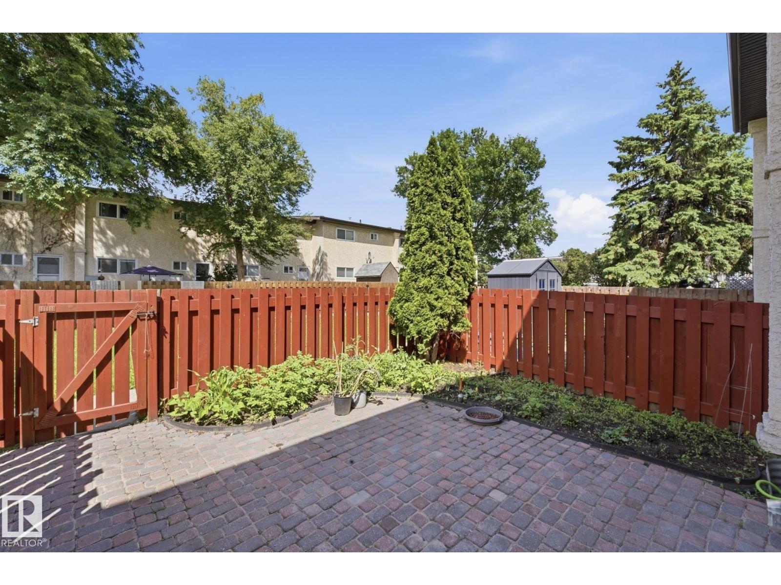 10622 51 AV NW - 19