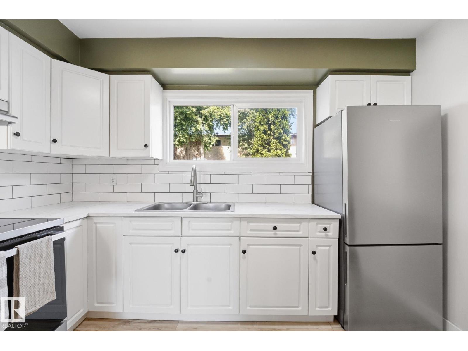 10622 51 AV NW - 8