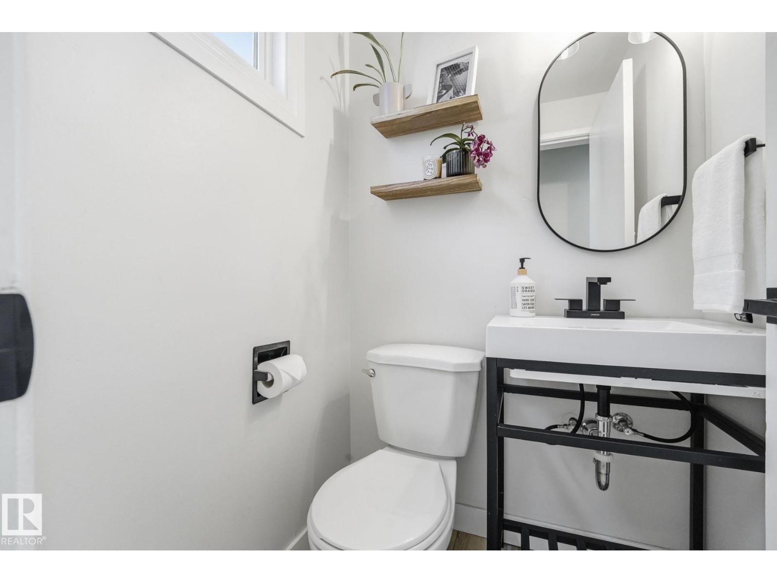 10622 51 AV NW - 9