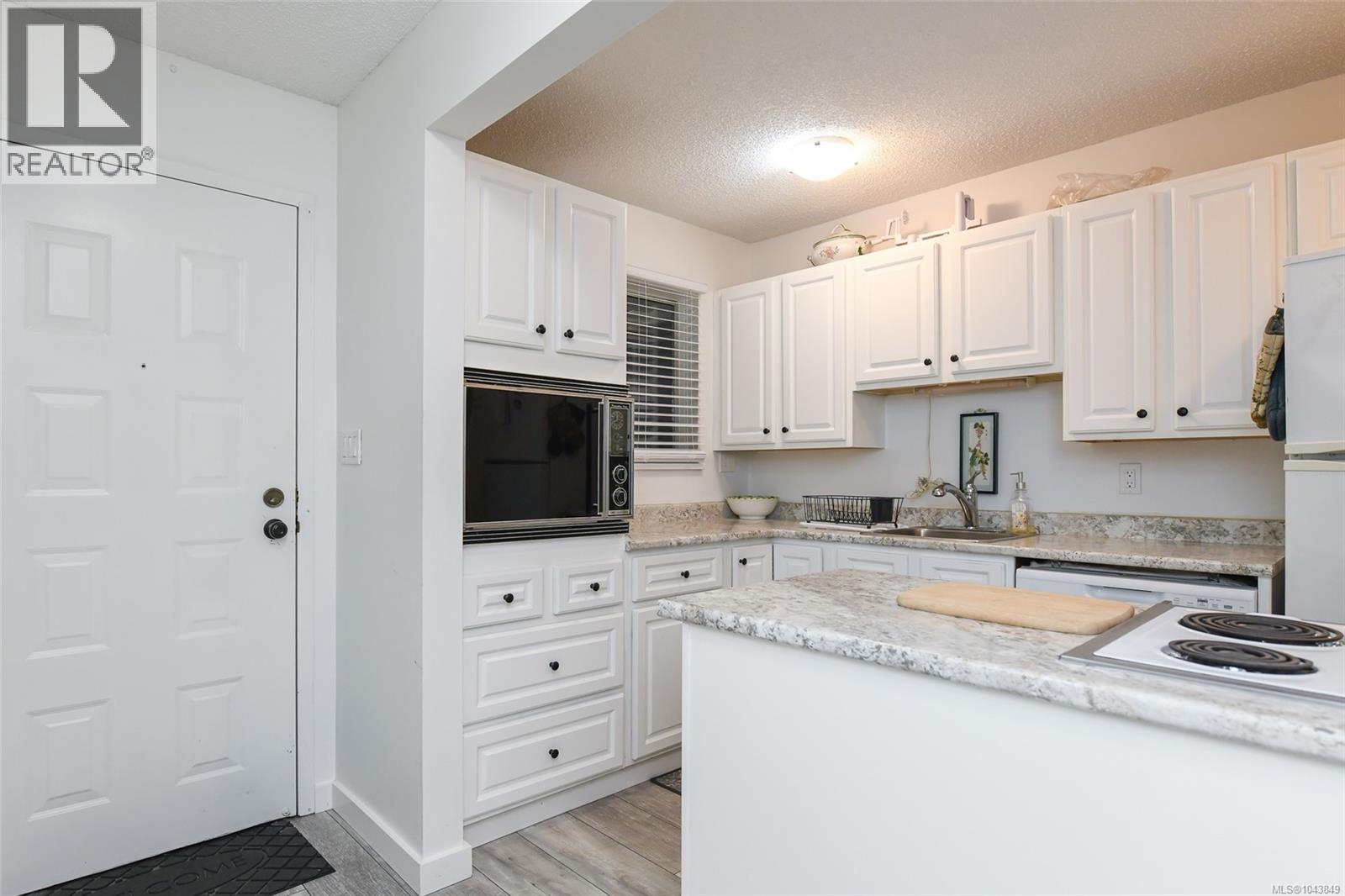 #104 622 Island Hwy S - 7