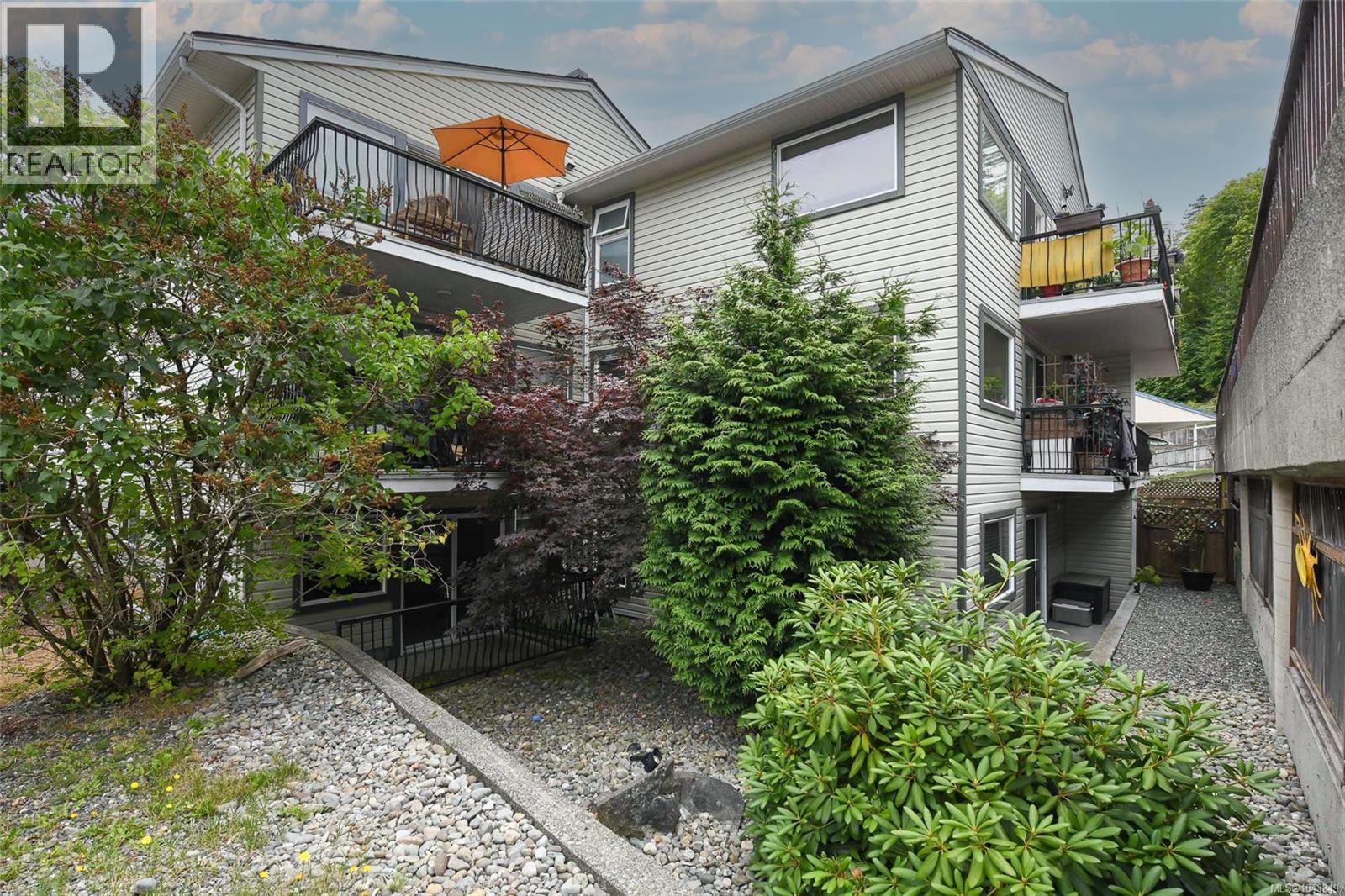 #104 622 Island Hwy S - 28
