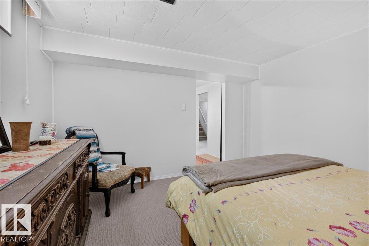 10736 48 ST NW - 32