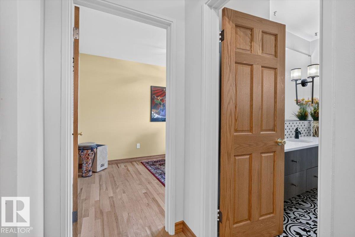 10736 48 ST NW - 16