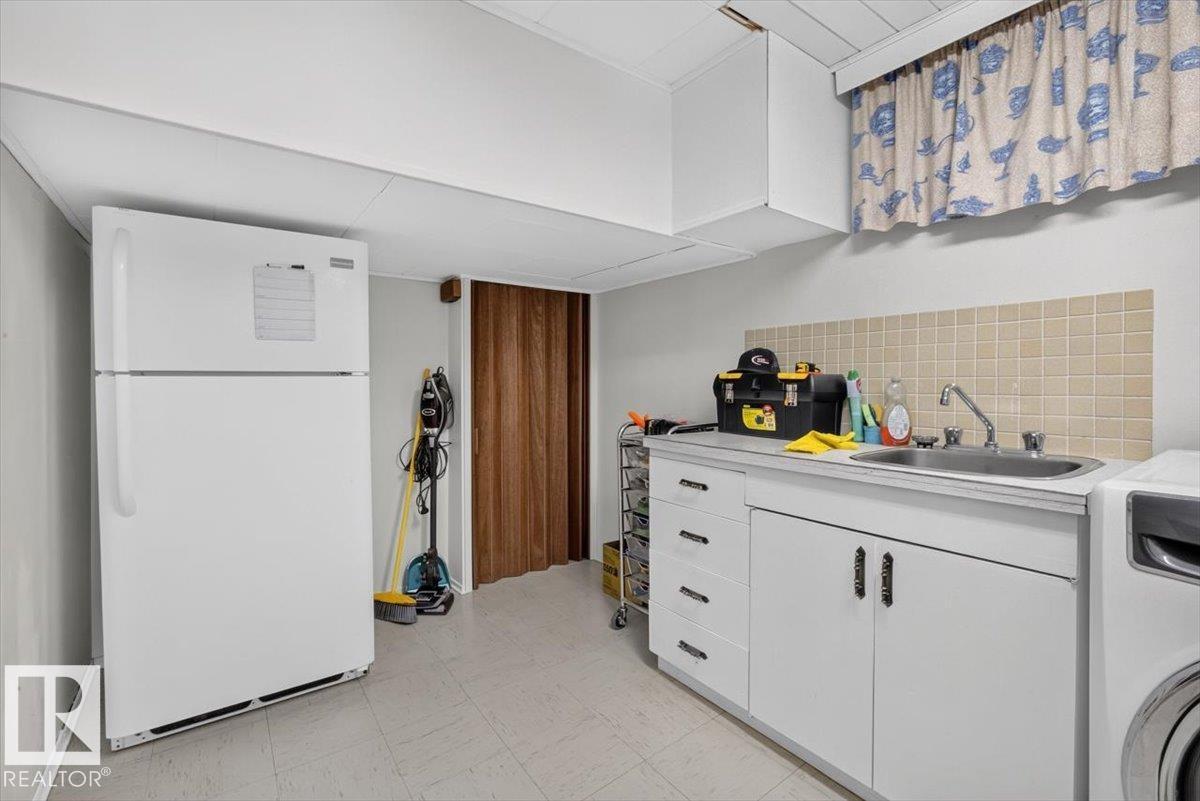 10736 48 ST NW - 41