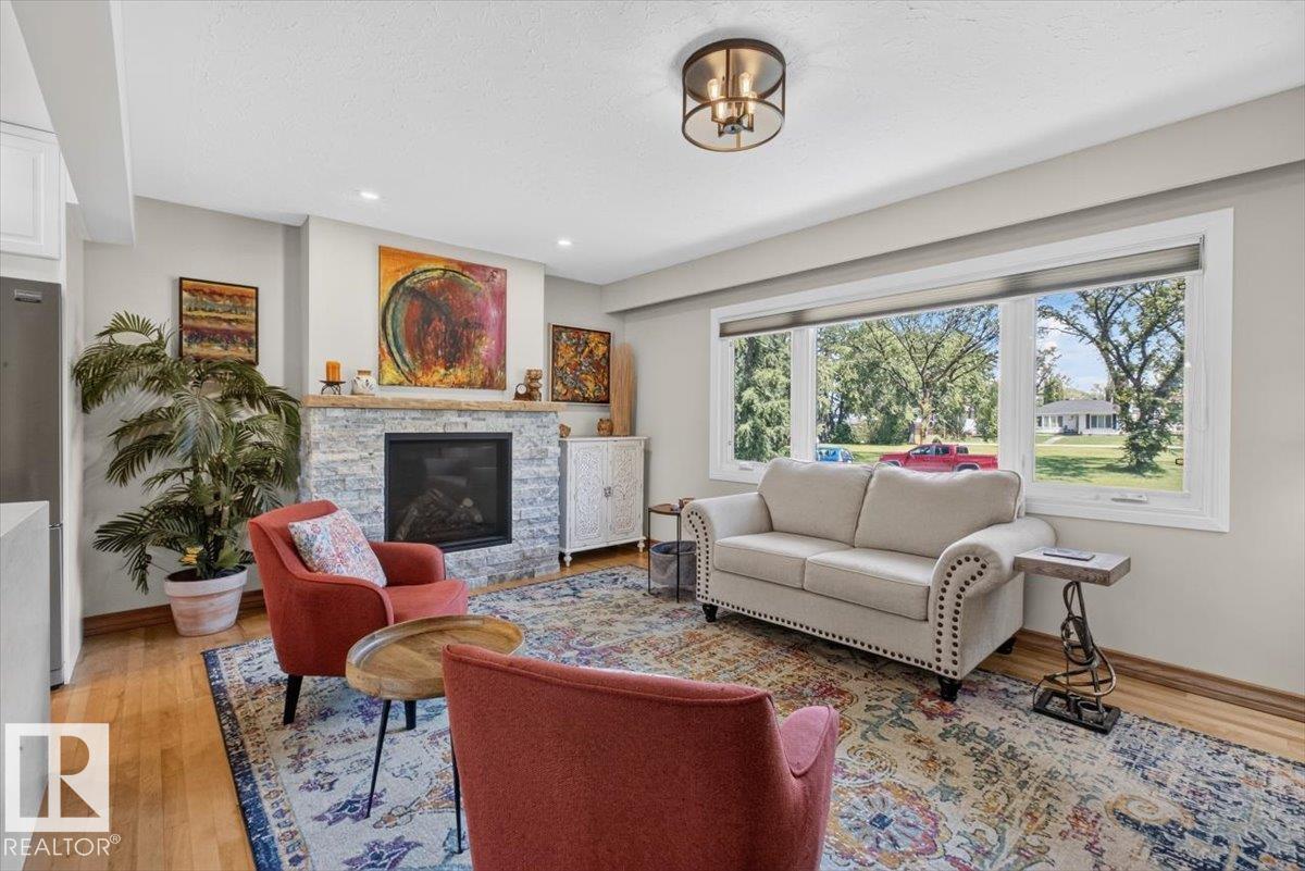 10736 48 ST NW - 6