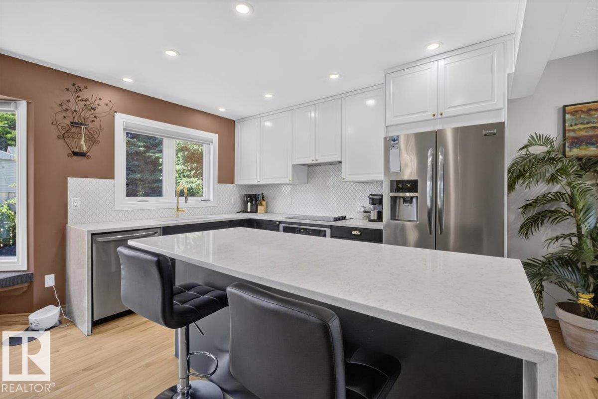 10736 48 ST NW - 10
