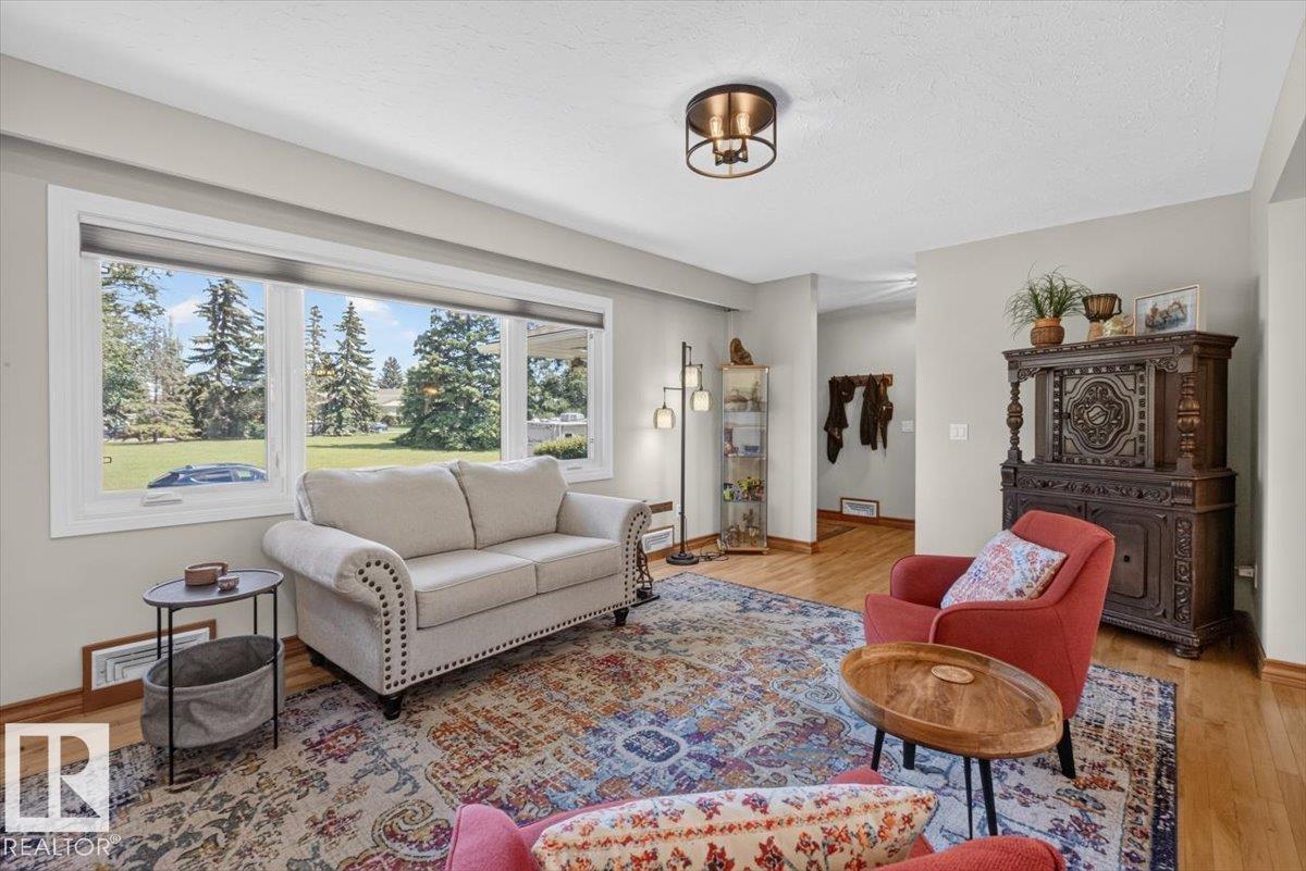 10736 48 ST NW - 5