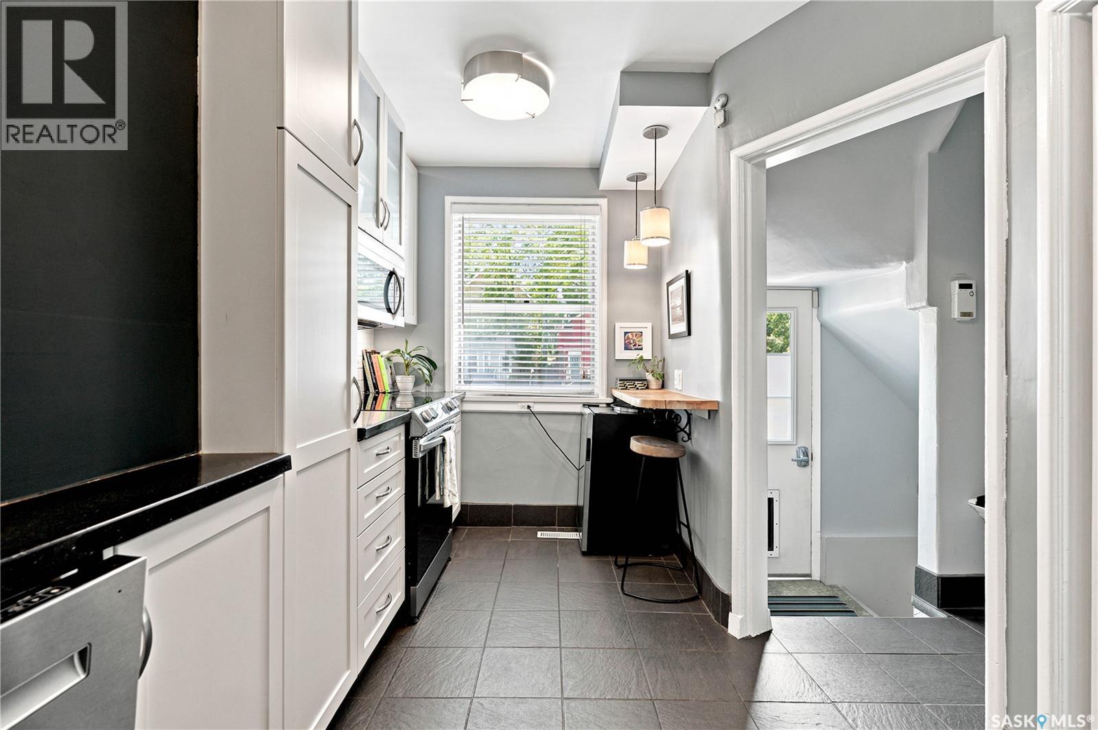 627 12th STREET E - Image 10