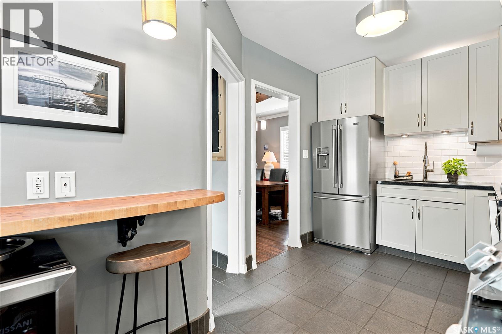 627 12th STREET E - Image 11