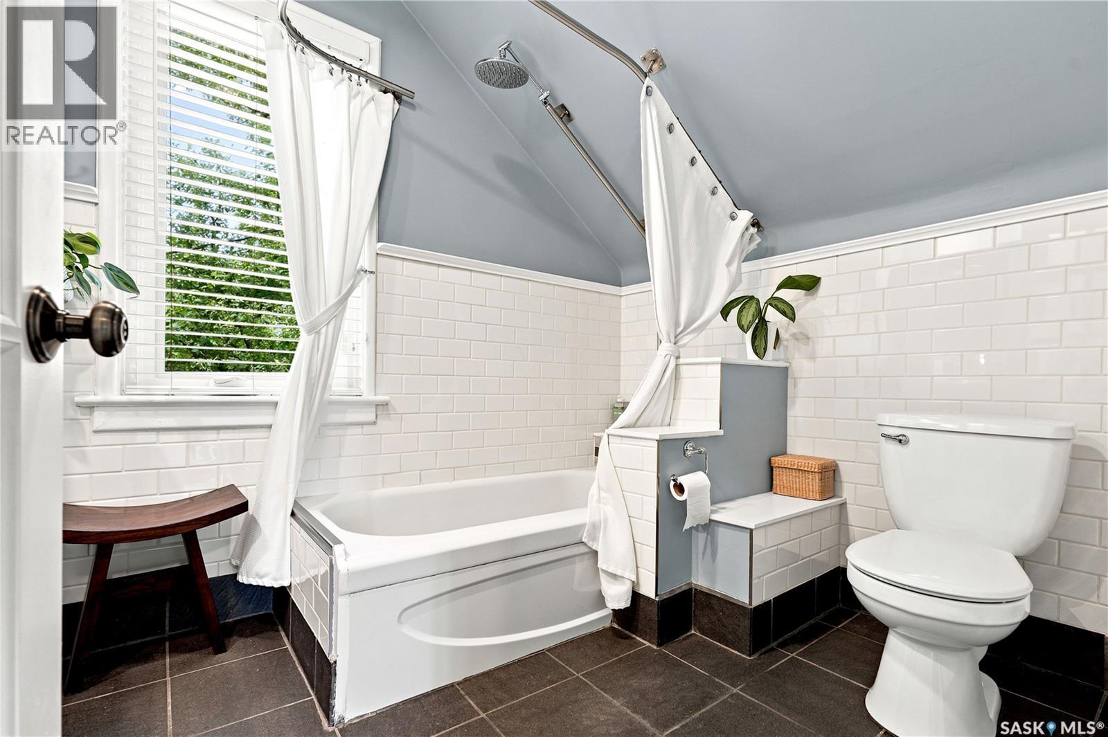 627 12th STREET E - Image 31
