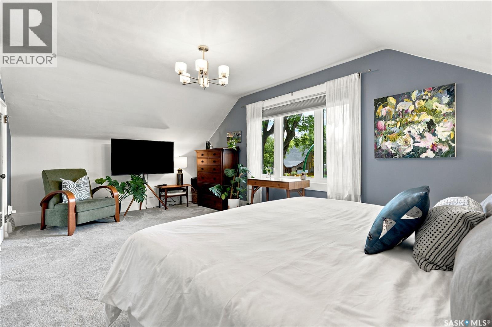 627 12th STREET E - Image 36
