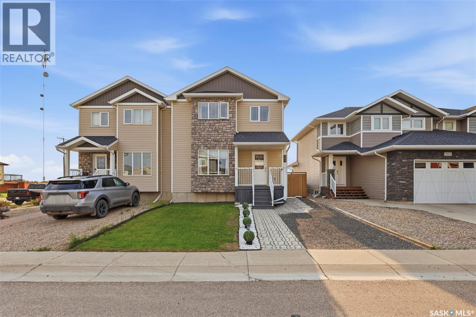 503 Maple CRESCENT - 1