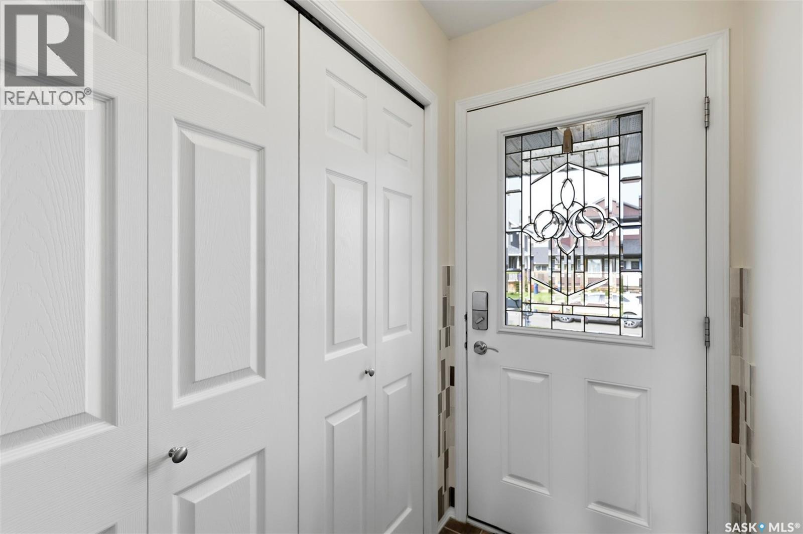 503 Maple CRESCENT - 3