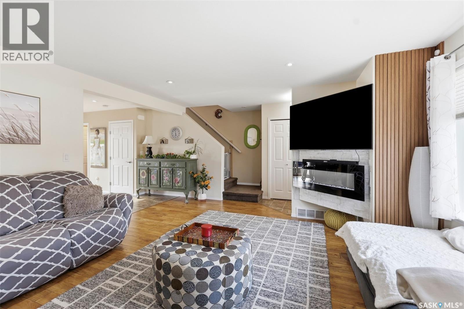 503 Maple CRESCENT - 7