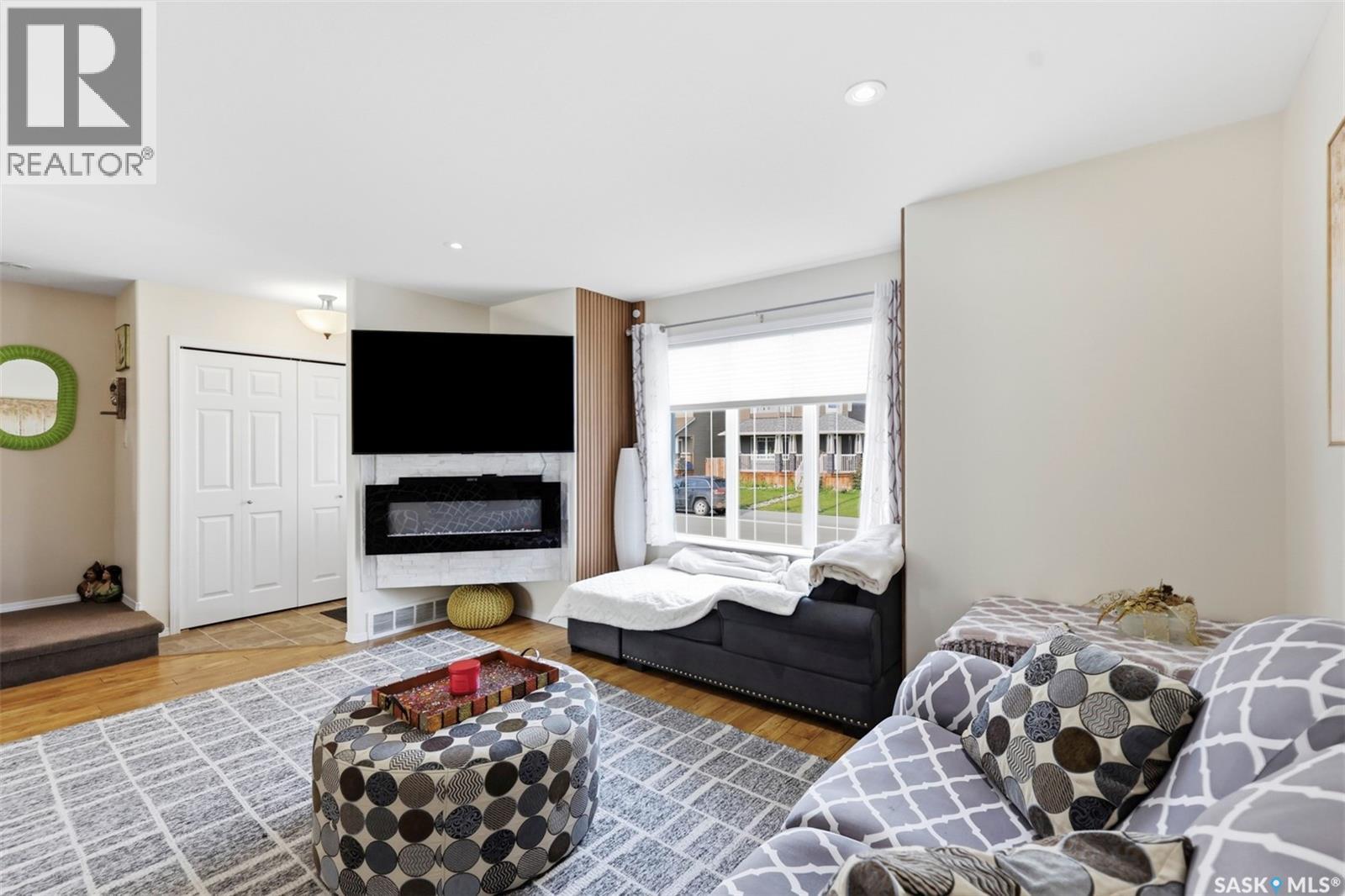 503 Maple CRESCENT - 8