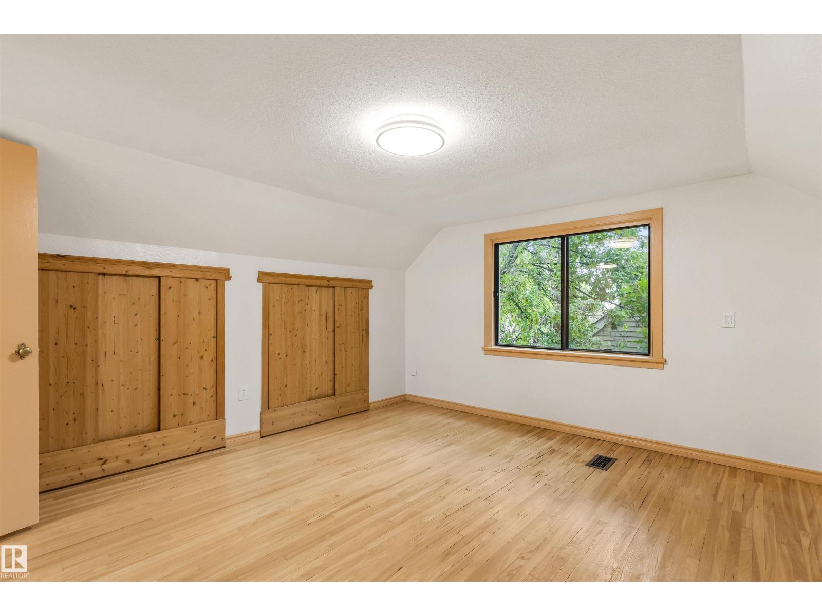 11230 75 AV NW - 23