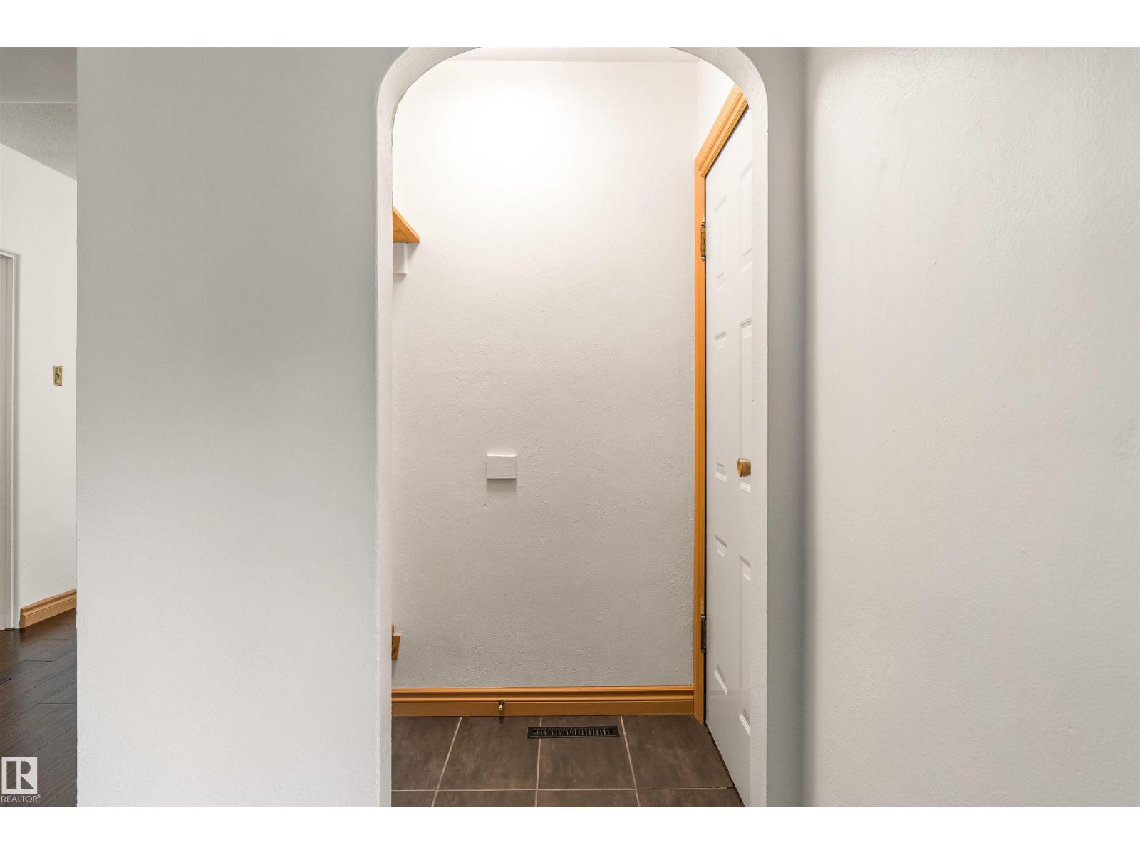 11230 75 AV NW - 3