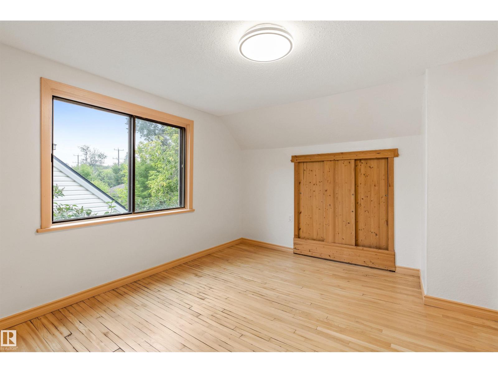 11230 75 AV NW - 19