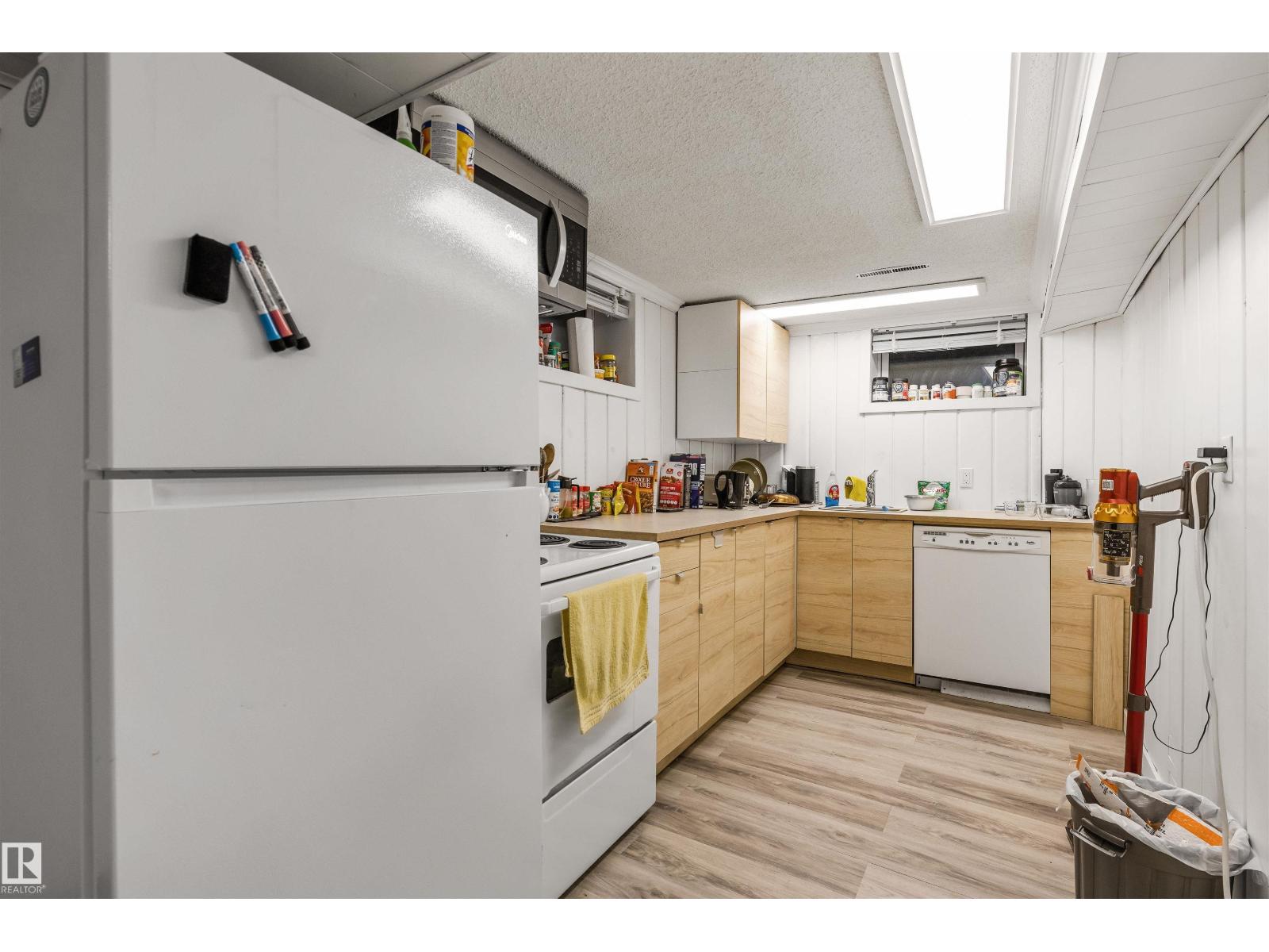 11230 75 AV NW - 30