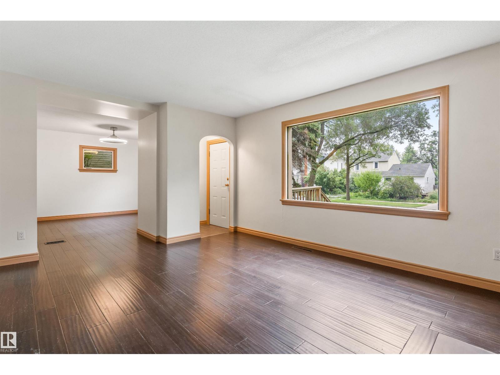 11230 75 AV NW - 6