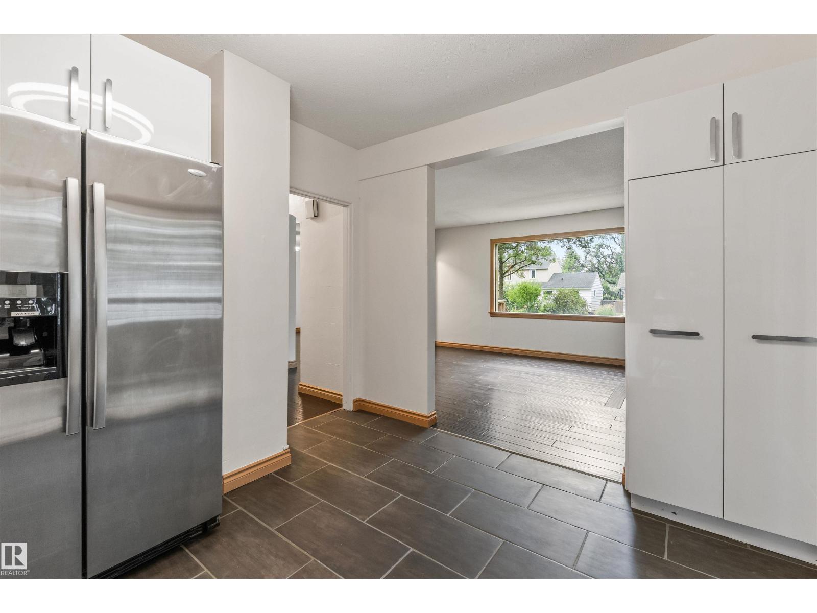 11230 75 AV NW - 12