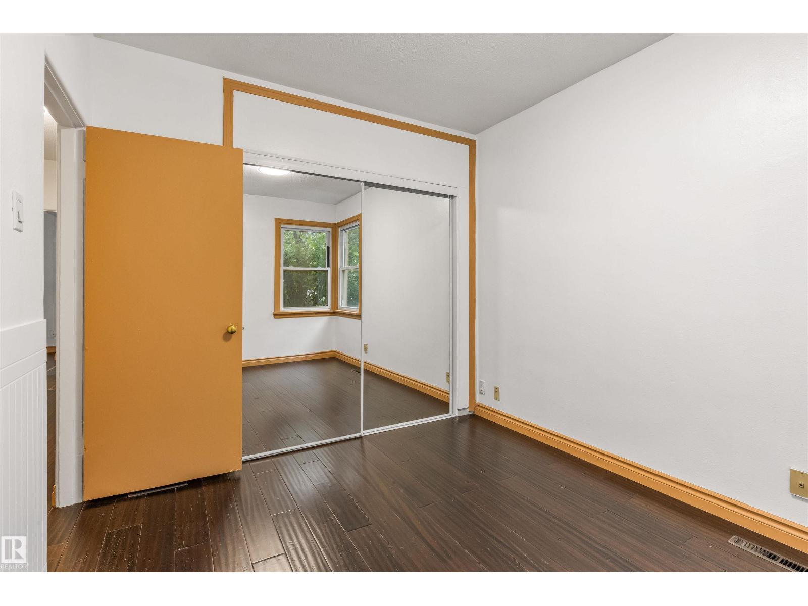 11230 75 AV NW - 15