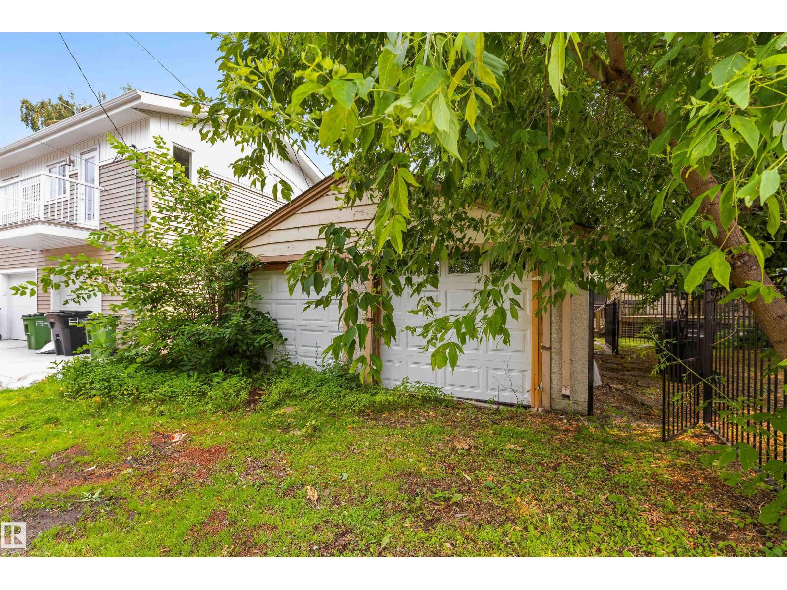 11230 75 AV NW - 45