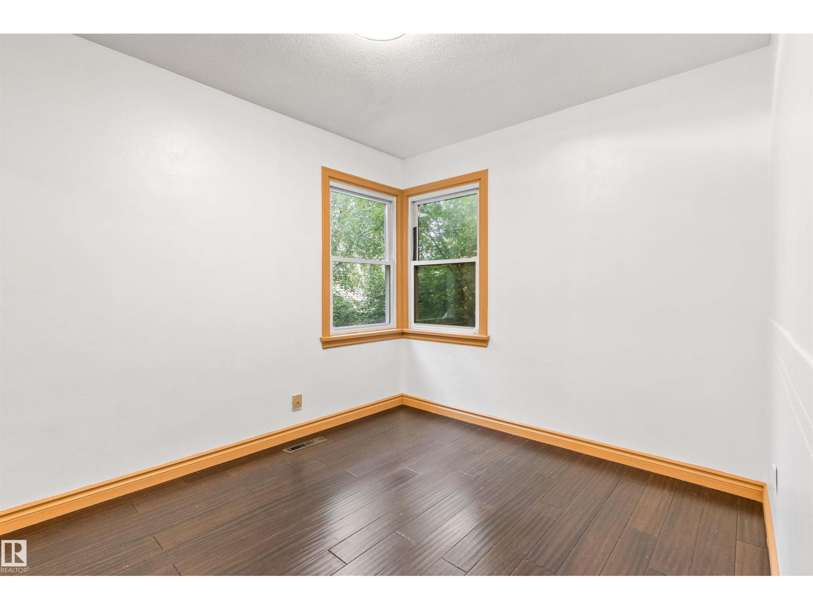 11230 75 AV NW - 14