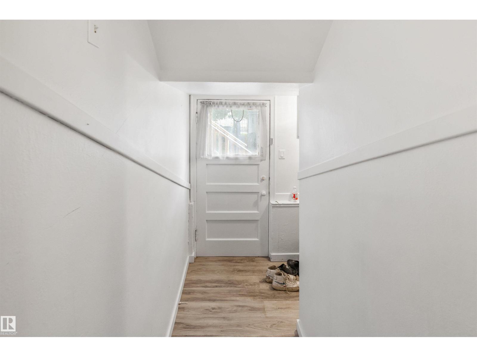 11230 75 AV NW - 18