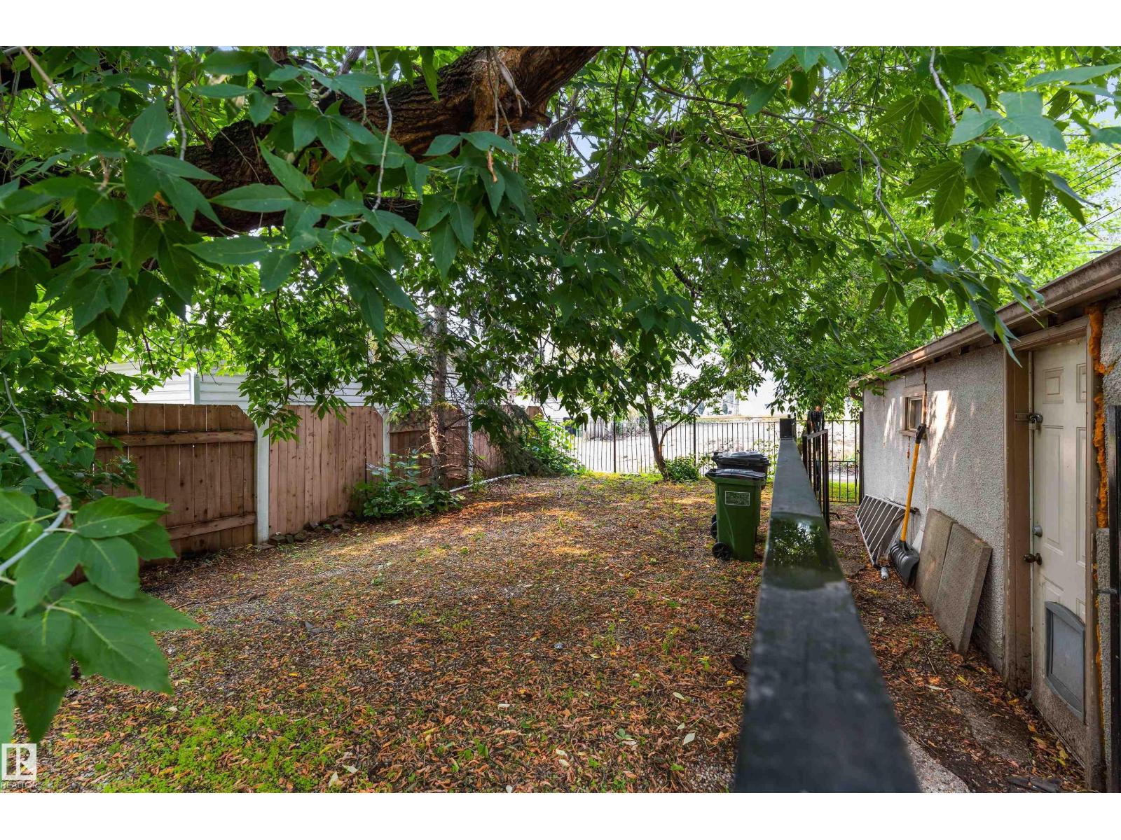 11230 75 AV NW - 43