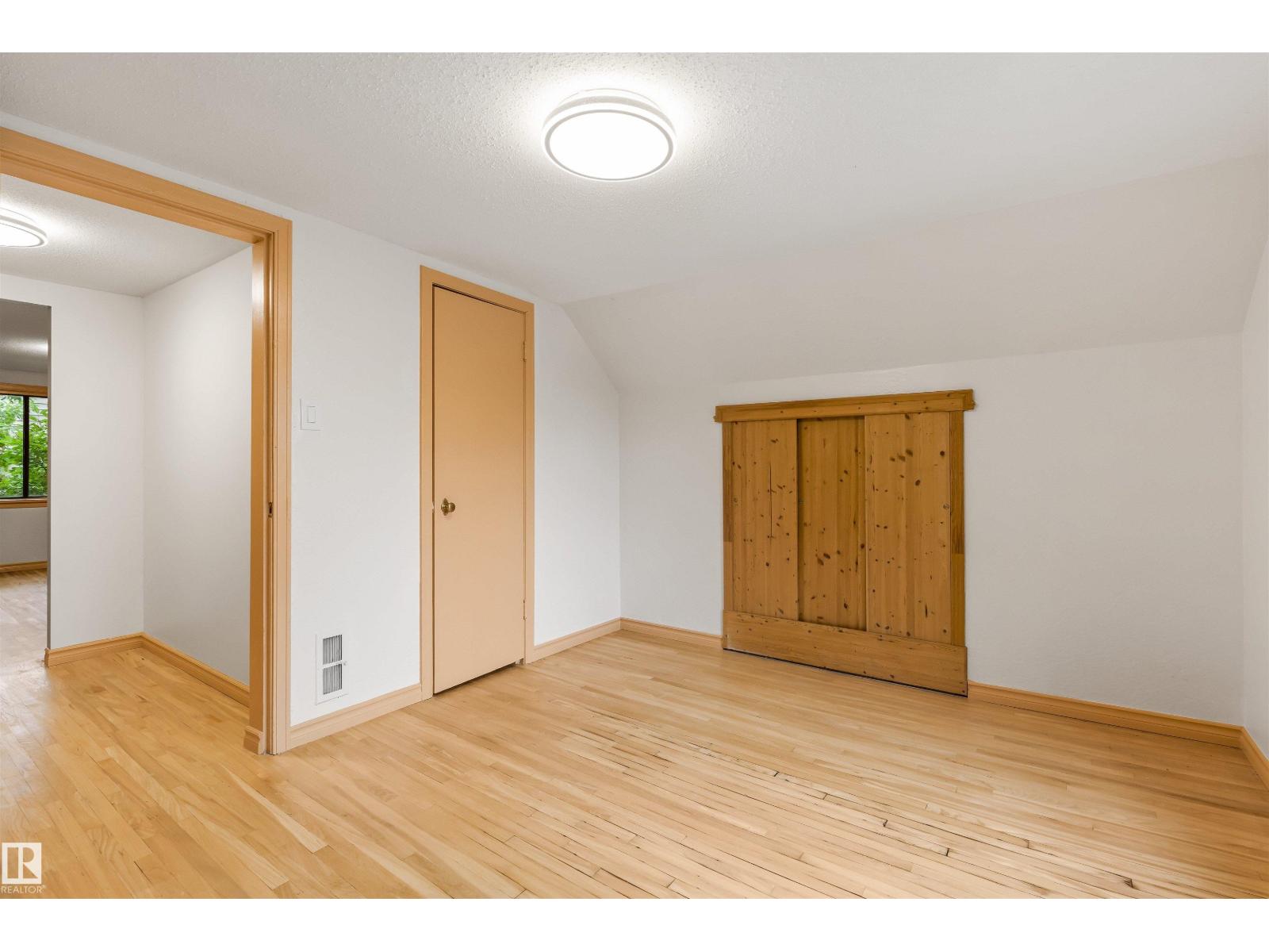 11230 75 AV NW - 21