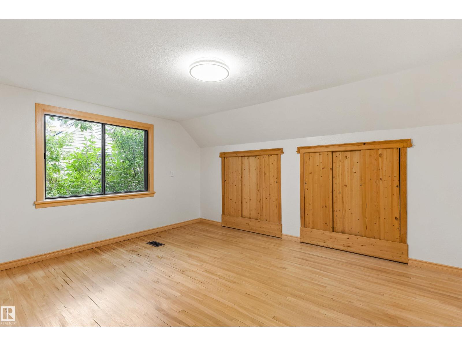 11230 75 AV NW - 22