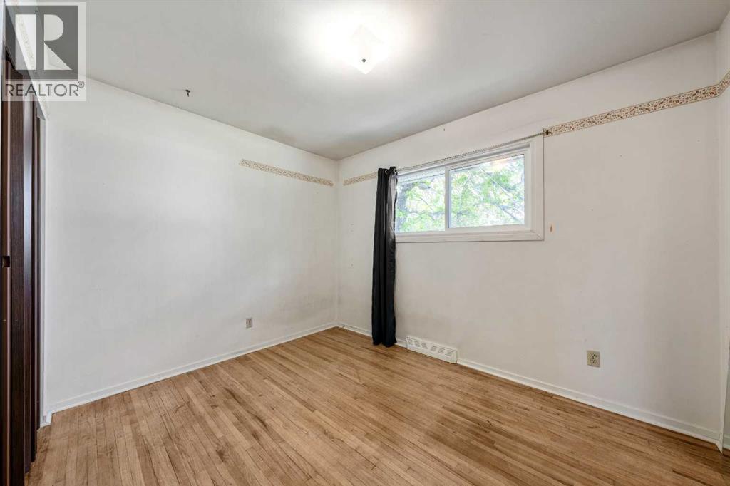 1032 89 Avenue SW - 11