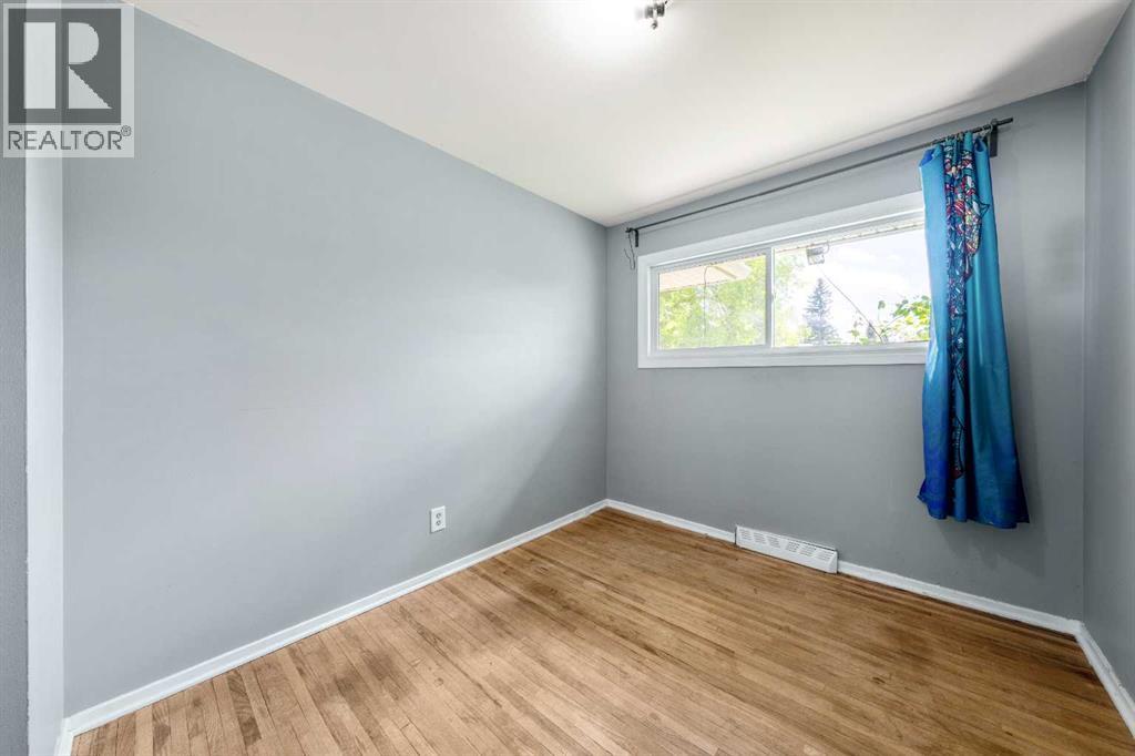 1032 89 Avenue SW - 13