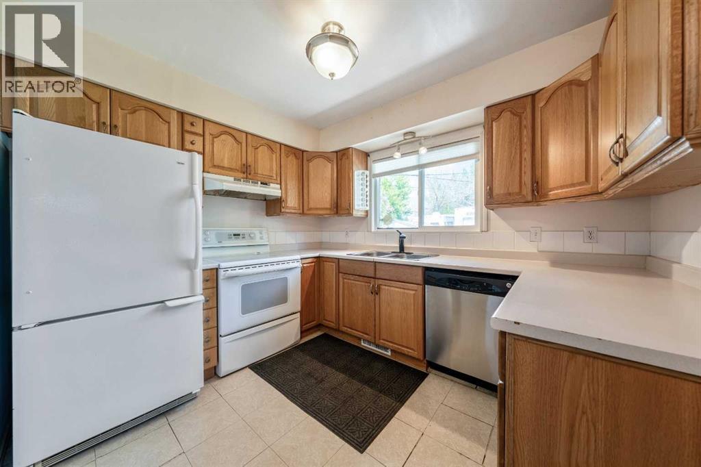 1032 89 Avenue SW - 8