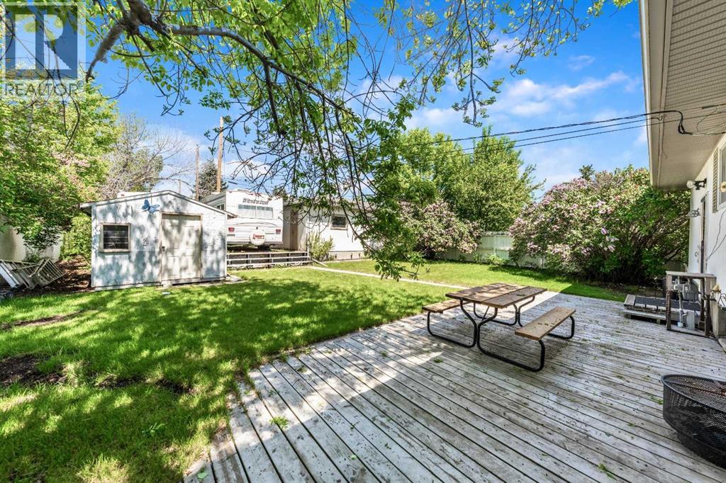 1032 89 Avenue SW - 22