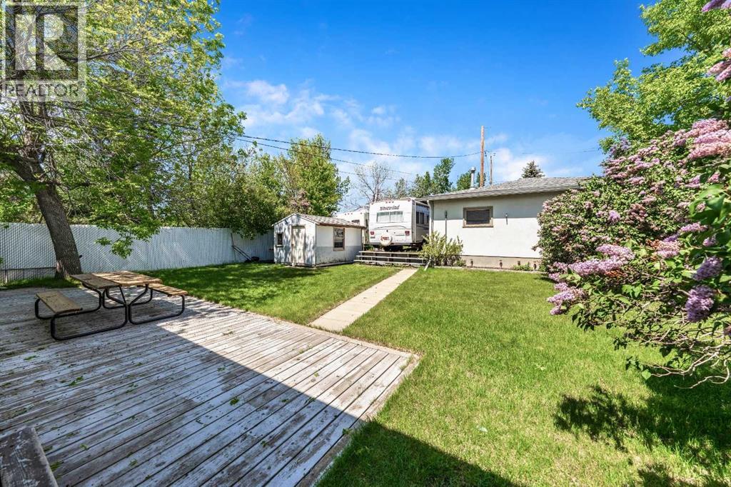 1032 89 Avenue SW - 21