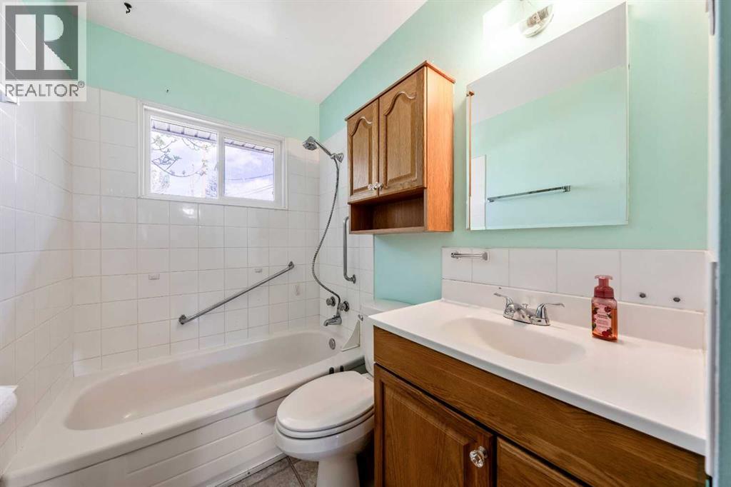 1032 89 Avenue SW - 16