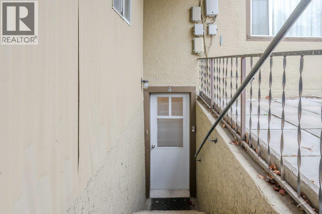 428 HILLCREST Avenue - 34