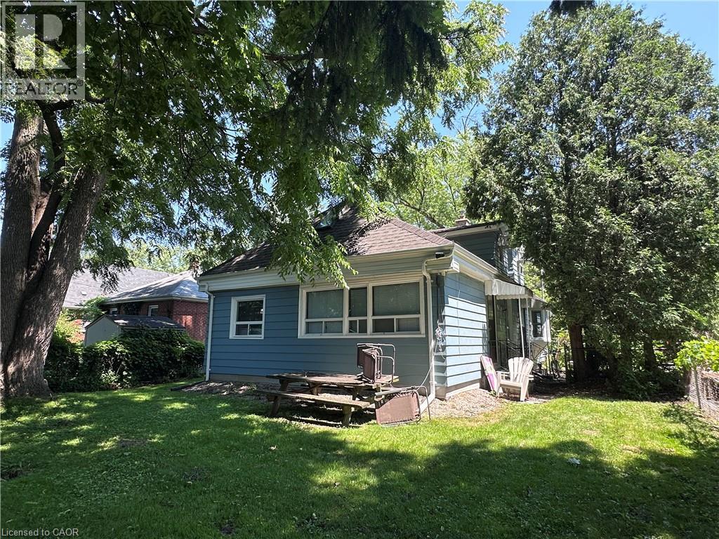 9 NORFOLK Street N - 1