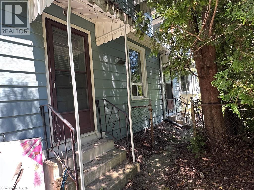 9 NORFOLK Street N - 3