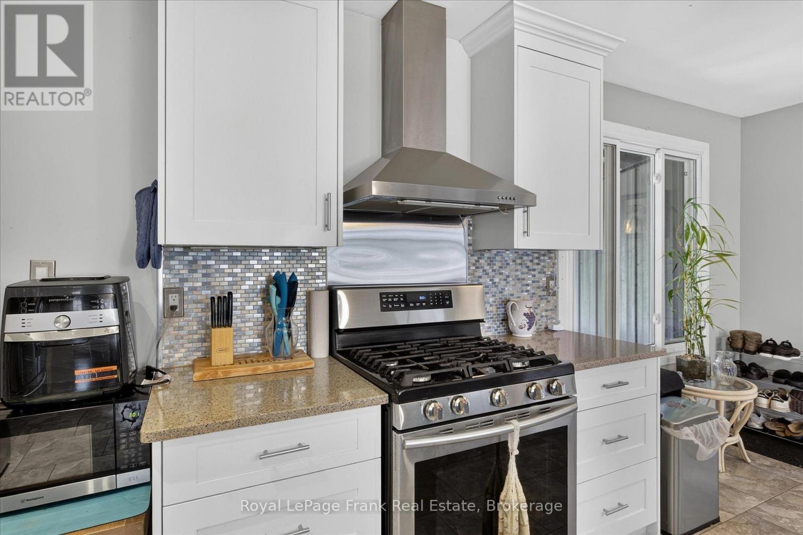 731 HARPER ROAD - 11