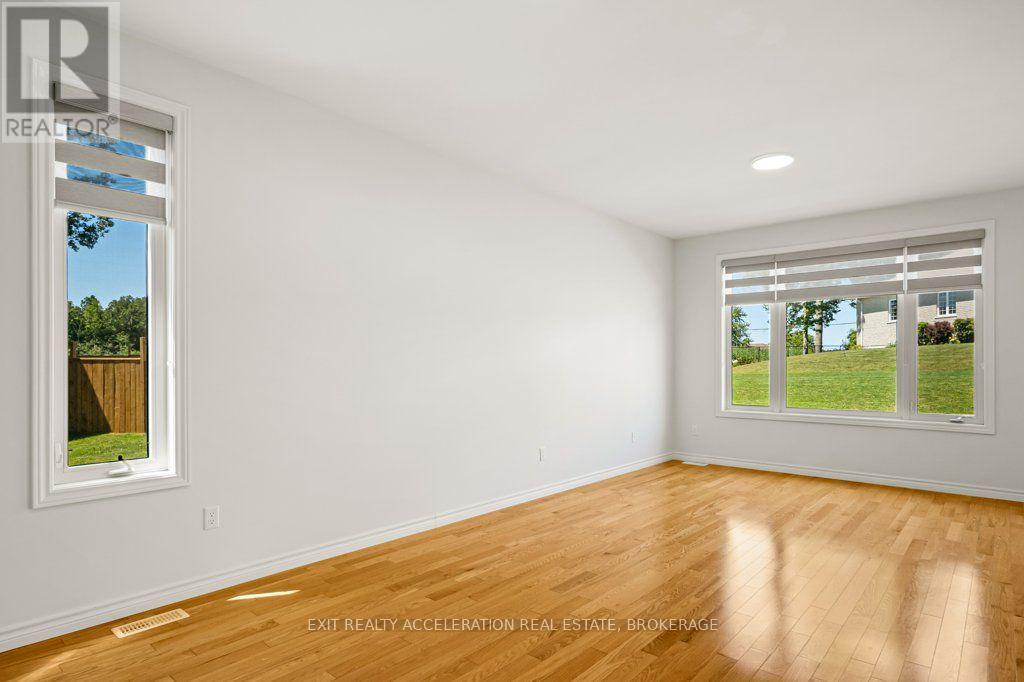 14 ASHWOOD CRESCENT - 11