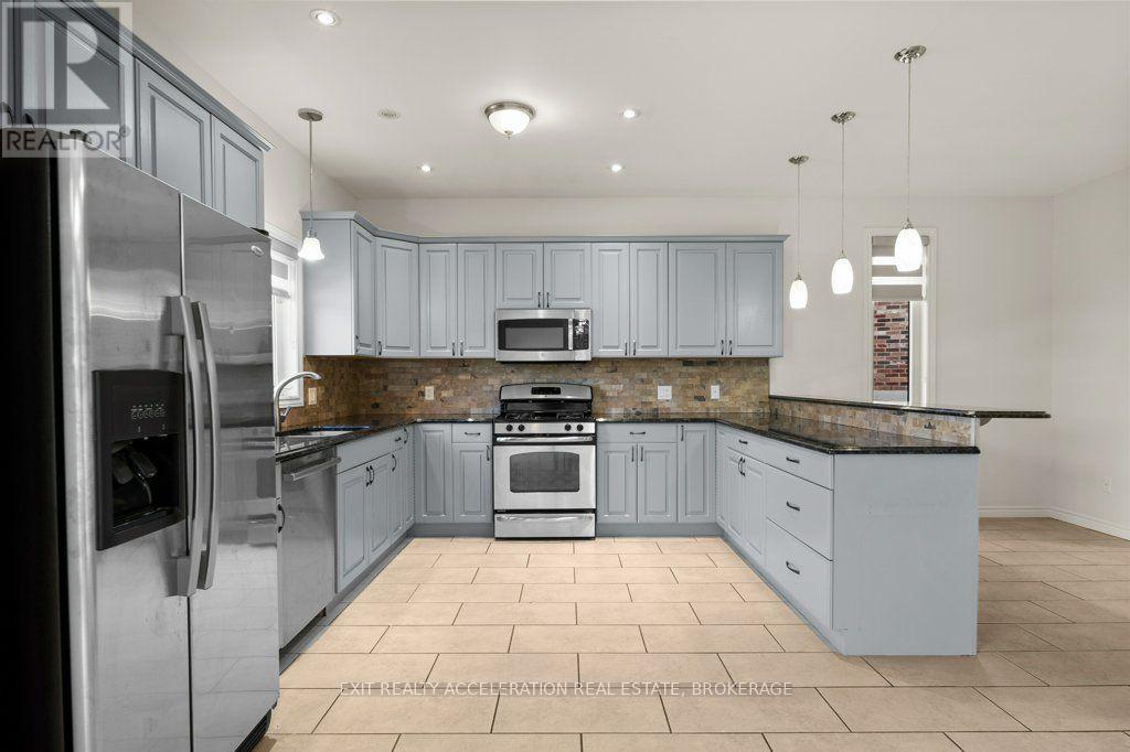 14 ASHWOOD CRESCENT - 12