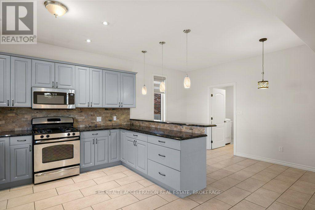 14 ASHWOOD CRESCENT - 16