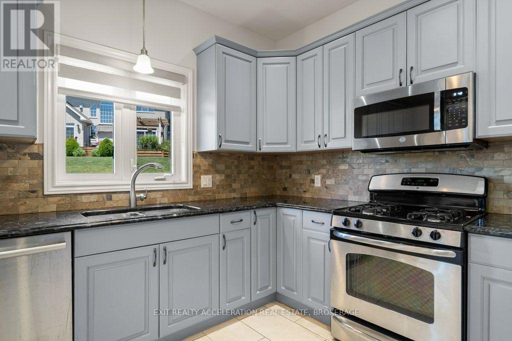 14 ASHWOOD CRESCENT - 17
